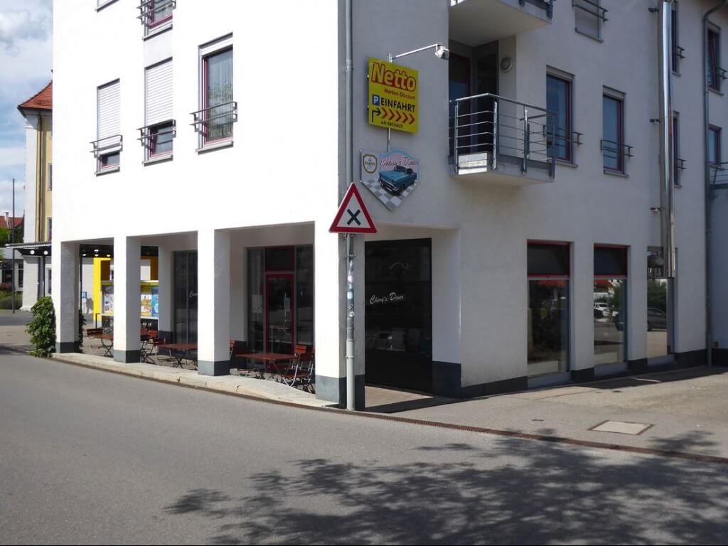 Angebot der Karat Immobilien GmbH, Oberstaufen - top renoviertes Diner´s Restaurant inkl. Genehmigung für Spielgeräte im UG in Top Lage zu verpachten
