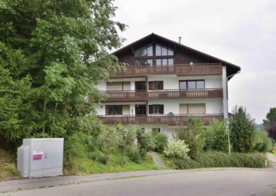 Schöne helle 2-Zimmer EG Terrassenwohnung möbliert in Oberreute plus großem Tiefgaragen Stellplatz