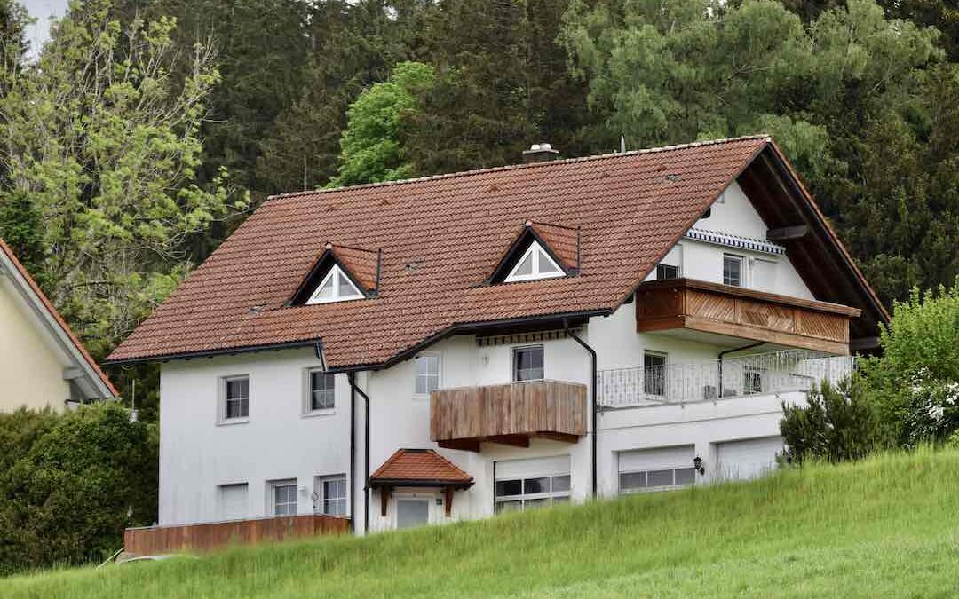 Große Traumwohnung im DG mit schöner Aussicht + Weitblick inkl. großer Garage und neuer Einbauküche